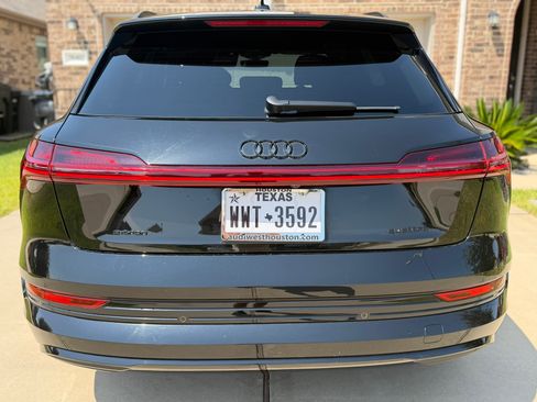 Used 2022 Audi e-tron Premium Plus w/ Premium Plus Package AWD/4WD image 6