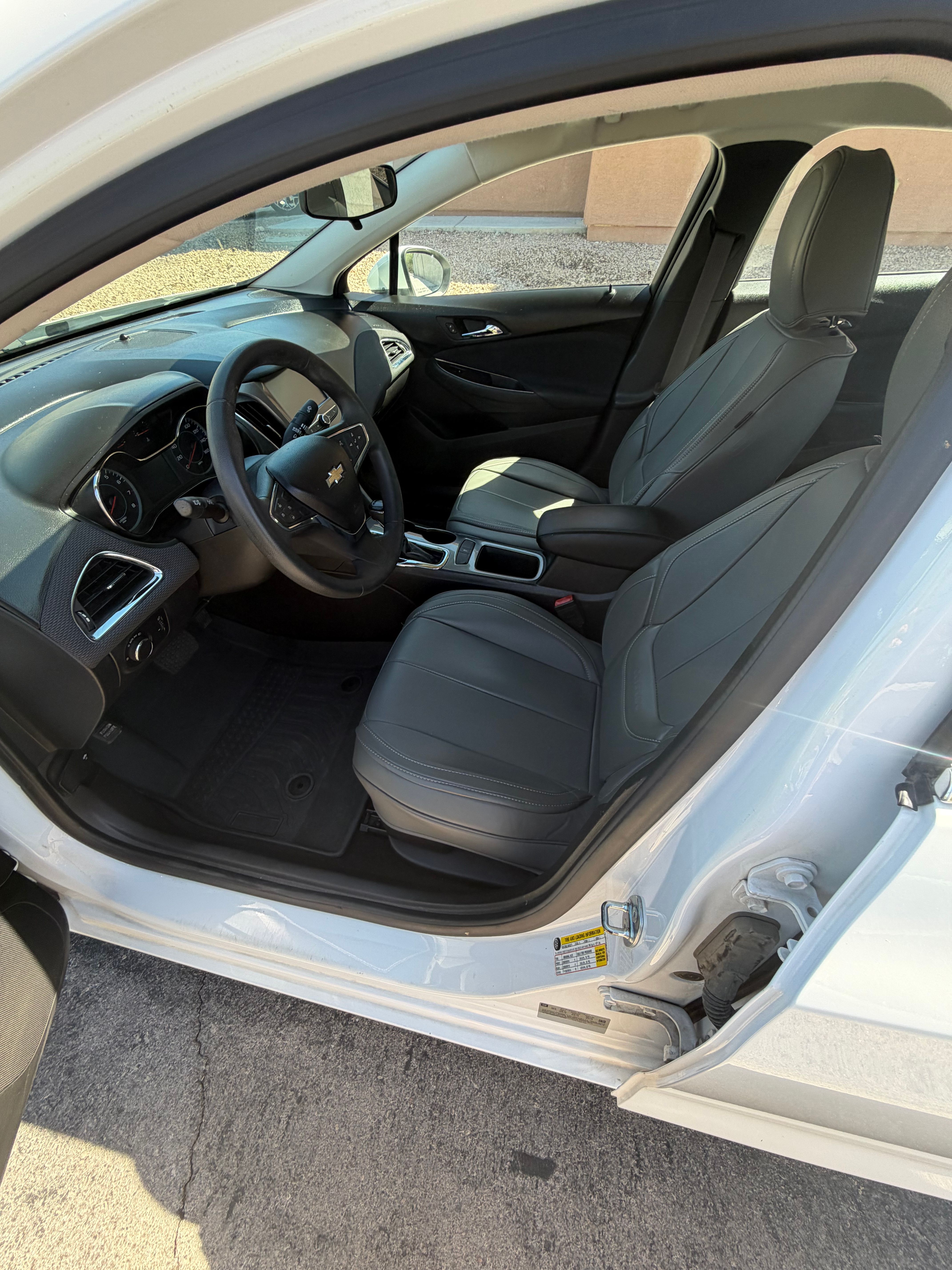 Used 2017 Chevrolet Cruze LT FWD image 9