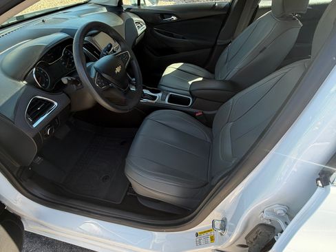 Used 2017 Chevrolet Cruze LT FWD image 9
