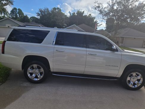 Used 2015 Chevrolet Suburban LTZ image 5