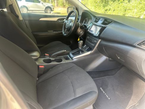 Used 2019 Nissan Sentra S image 9