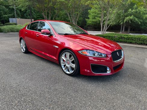Used 2015 Jaguar XF R RWD image 2