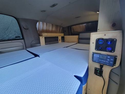 Used 2001 Chevrolet Suburban LT w/ LT Preferred Equipment Group image 10