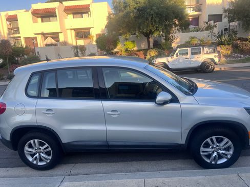 Used 2014 Volkswagen Tiguan S image 4