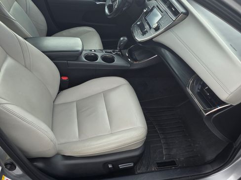 Used 2017 Toyota Avalon XLE Premium image 5