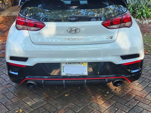 Used 2020 Hyundai Veloster N w/ Performance Package image 4