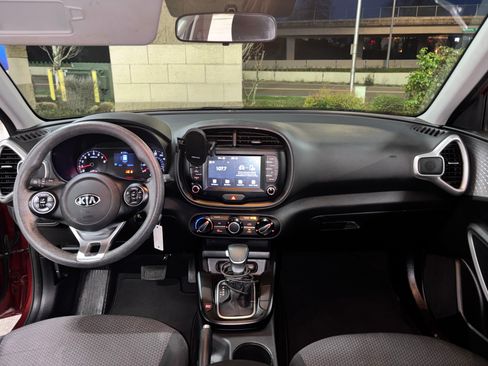 Used 2020 Kia Soul LX image 12