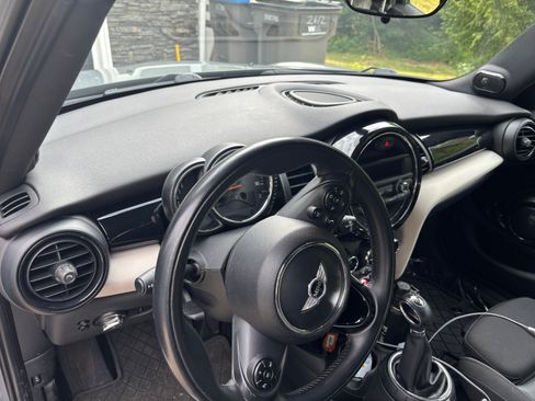Used 2015 MINI Cooper 4-Door Hardtop w/ Premium Package FWD image 5