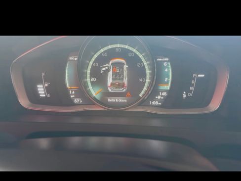 Used 2018 Volvo V60 T5 Cross Country w/ Convenience Package image 14