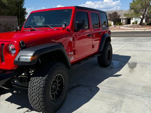 Used 2018 Jeep Wrangler Unlimited Sport S image 4