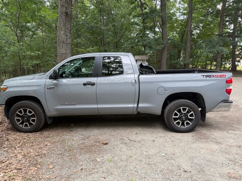 Used 2018 Toyota Tundra SR5 AWD/4WD image 11