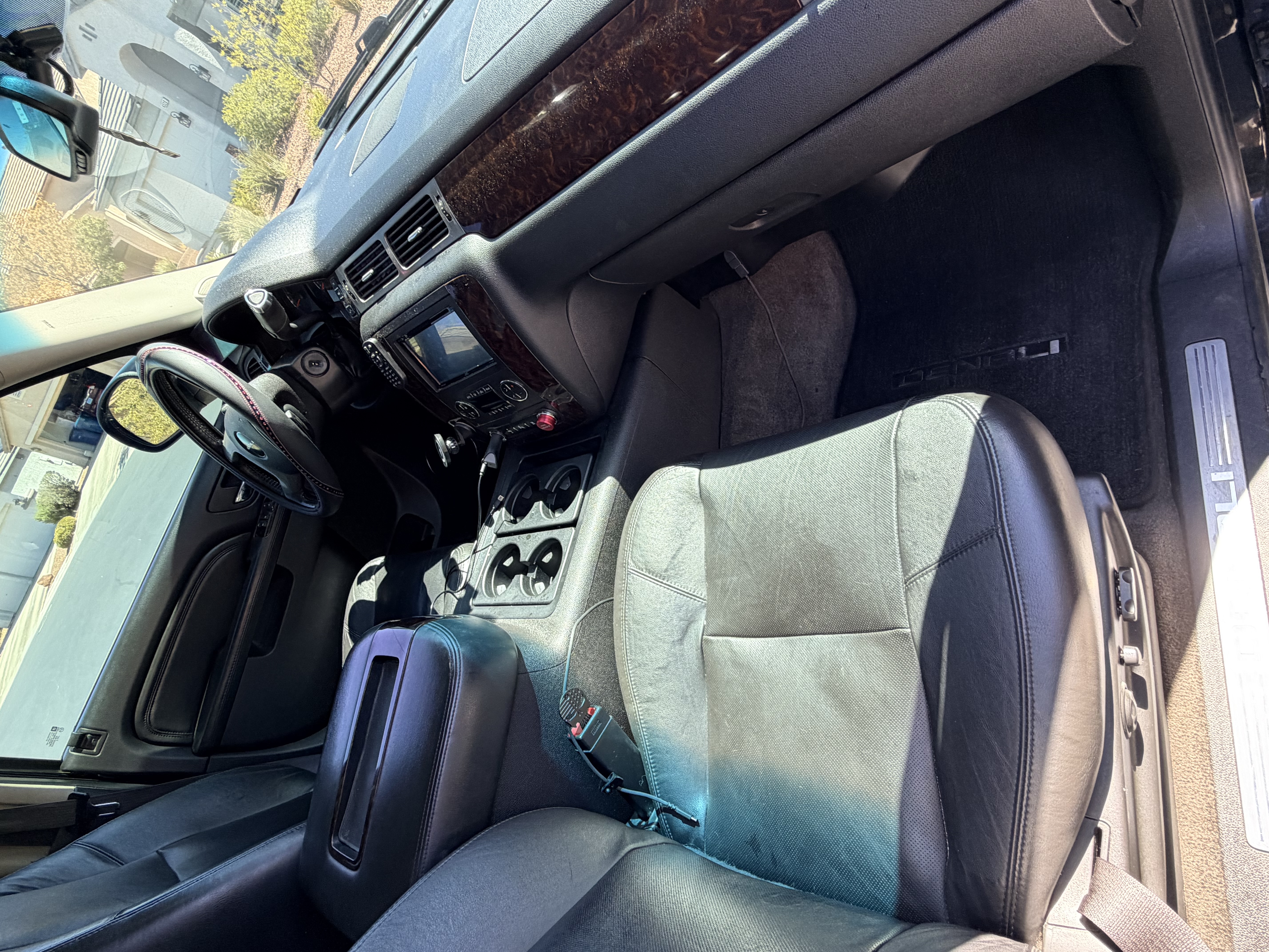 Used 2010 GMC Yukon XL Denali AWD/4WD image 9