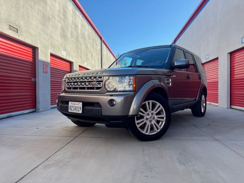 Used 2011 Land Rover LR4 HSE image 2