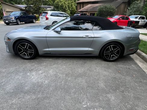 Used 2021 Ford Mustang Premium RWD image 5