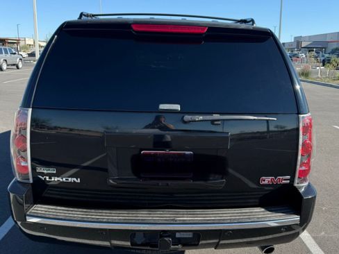 Used 2011 GMC Yukon Denali image 5