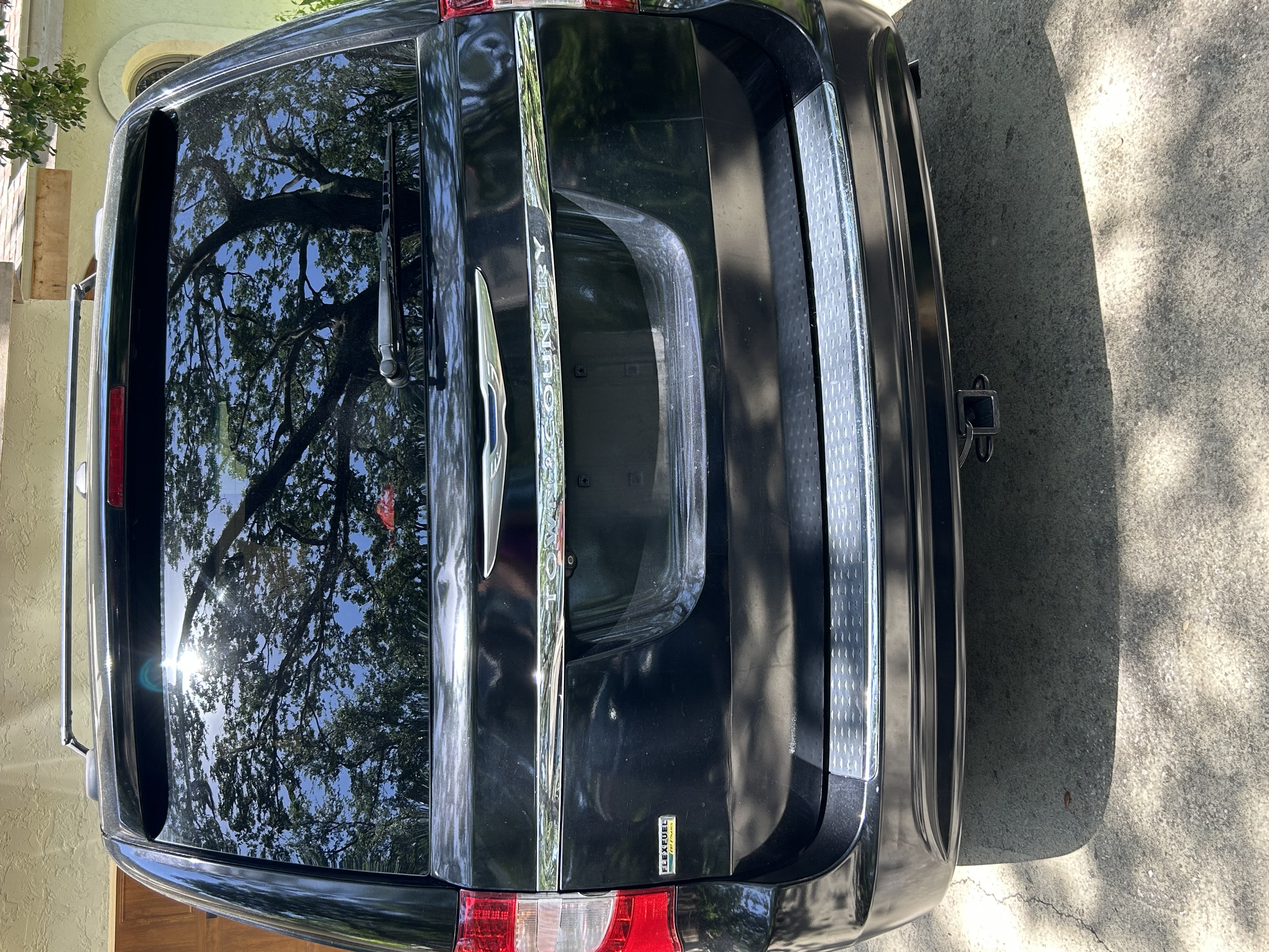Used 2015 Chrysler Town & Country Touring FWD image 5