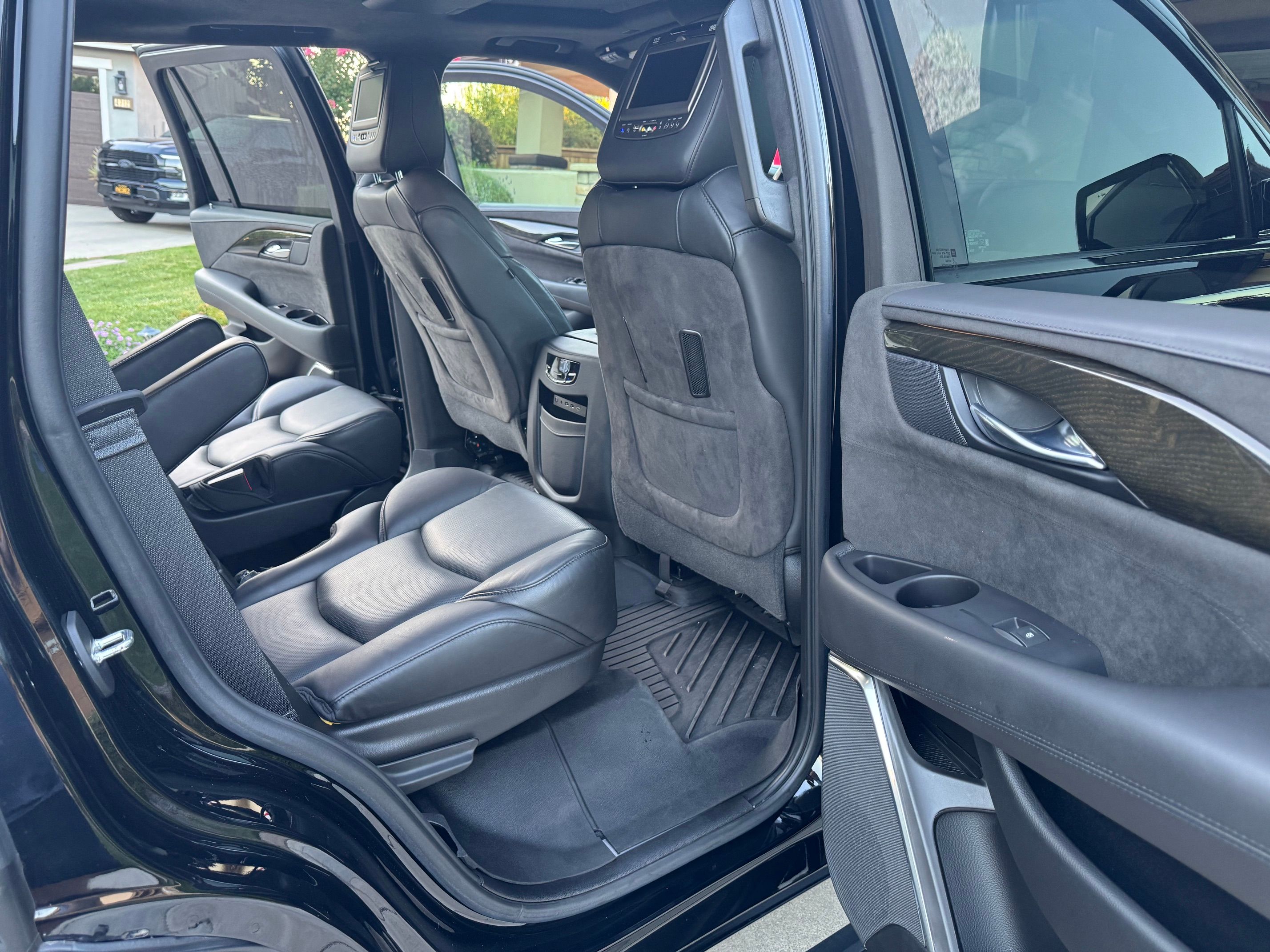 Used 2019 Cadillac Escalade Platinum AWD/4WD image 12