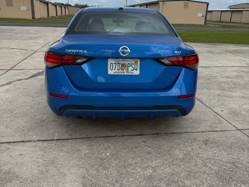 Used 2021 Nissan Sentra SV FWD image 2