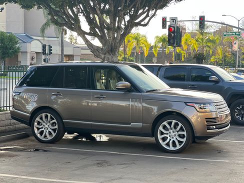 Used 2015 Land Rover Range Rover Supercharged AWD/4WD image 2
