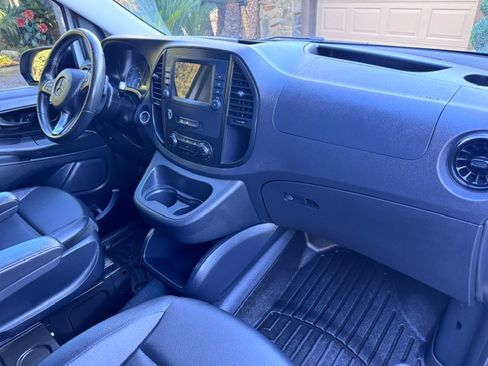 Used 2022 Mercedes-Benz Metris image 14