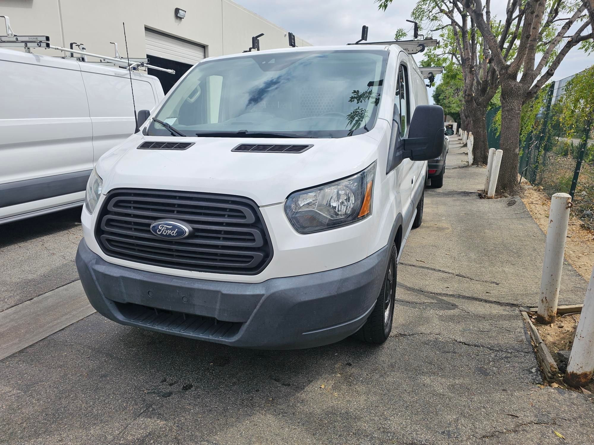 Used 2017 Ford Transit 150 130 Low Roof RWD image 1