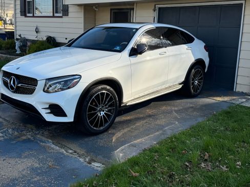 Used 2018 Mercedes-Benz GLC 300 4MATIC Coupe image 2
