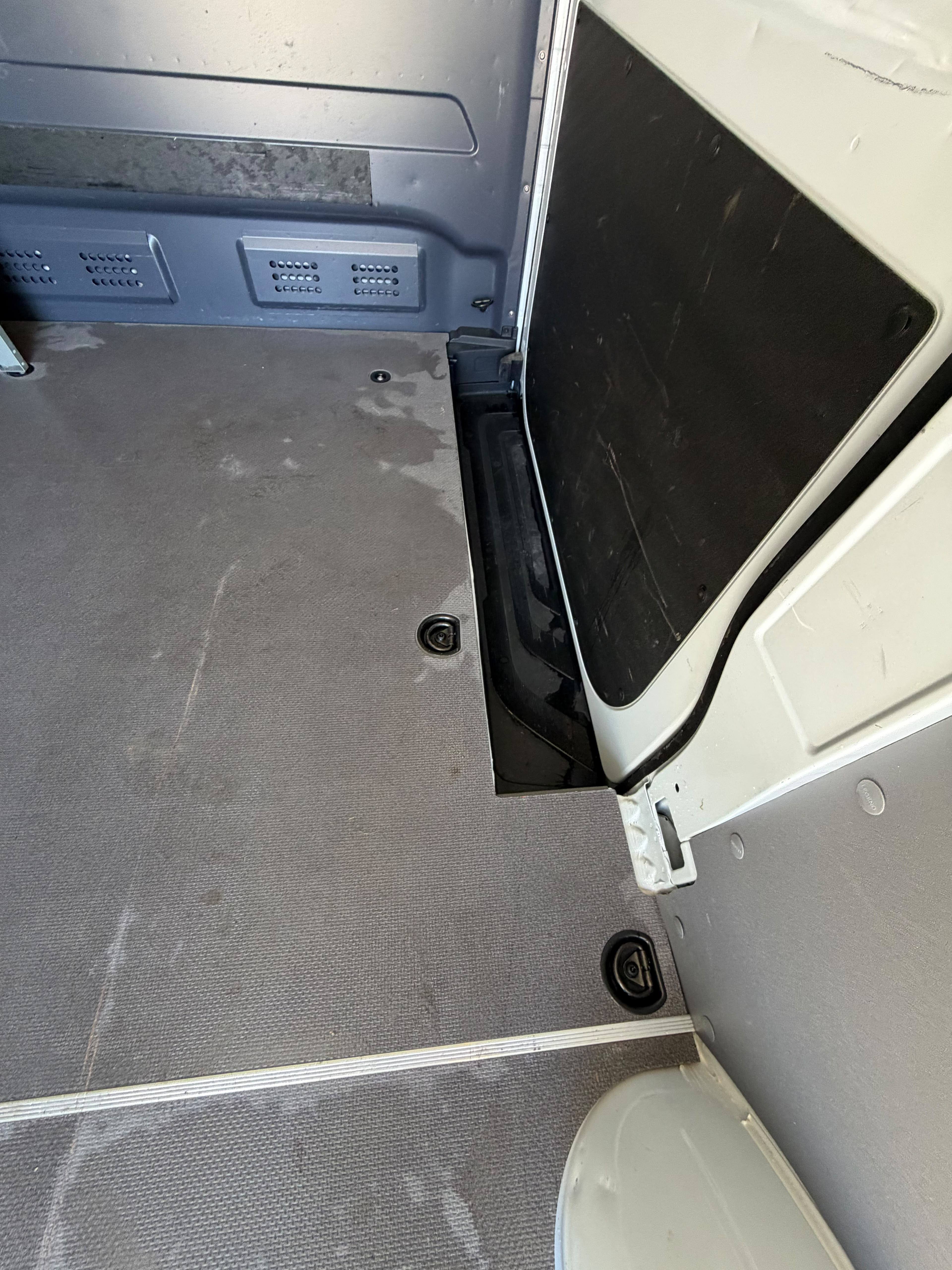 Used 2025 Mercedes-Benz Sprinter 2500 image 5