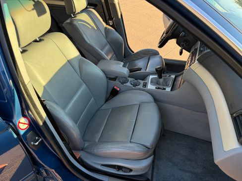 Used 2002 BMW 330i Sedan image 10