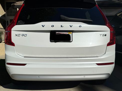 Used 2022 Volvo XC90 T5 Momentum w/ Protection Package Premier image 6