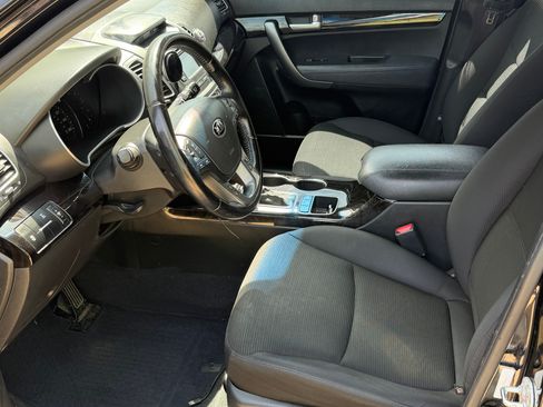 Used 2014 Kia Sorento LX image 8