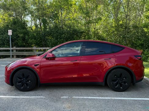 Used 2023 Tesla Model Y Long Range AWD/4WD image 4