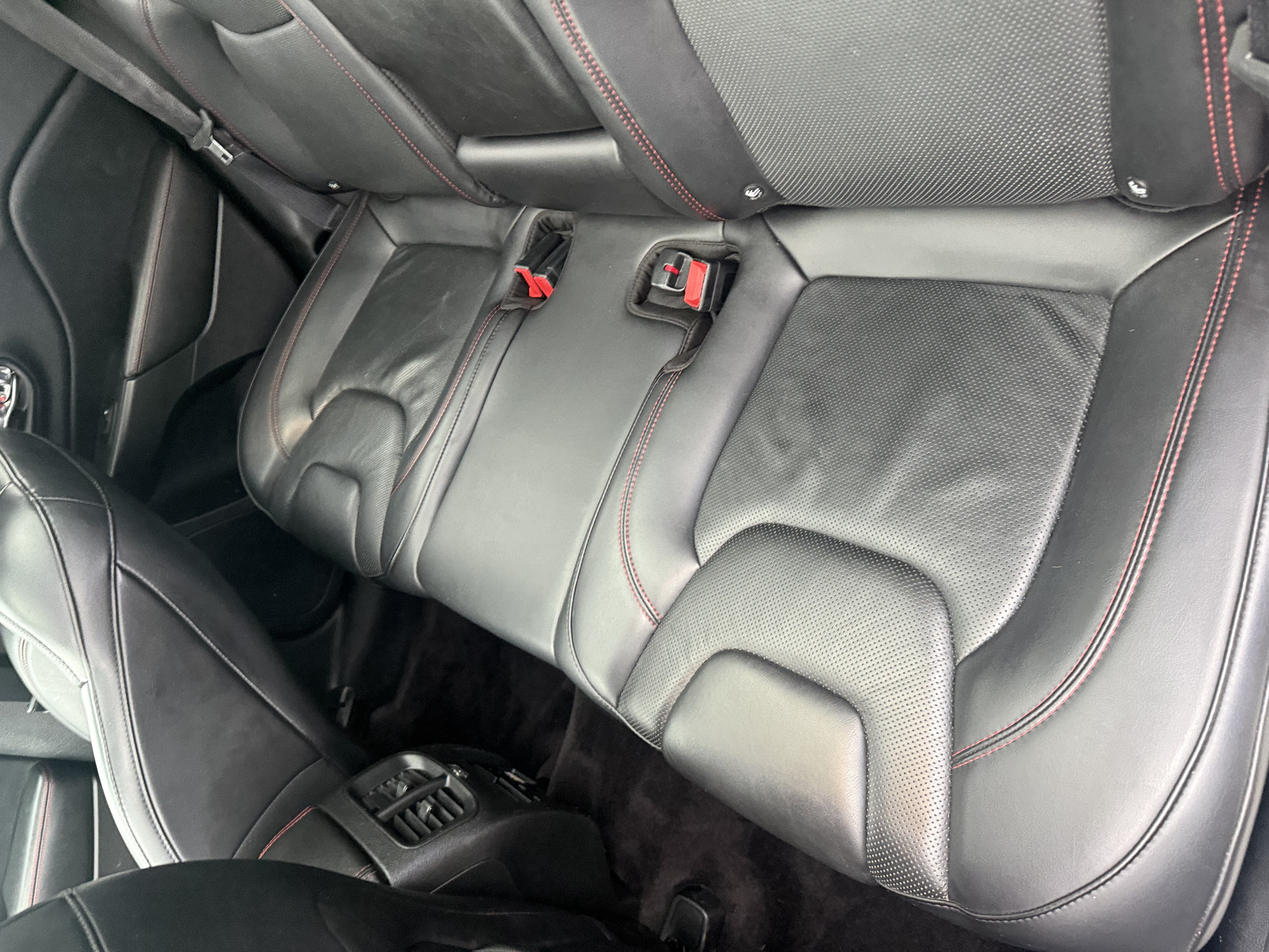 Used 2019 Jeep Cherokee Trailhawk AWD/4WD image 11