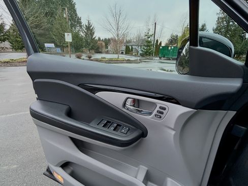 Used 2017 Honda Pilot Touring image 16