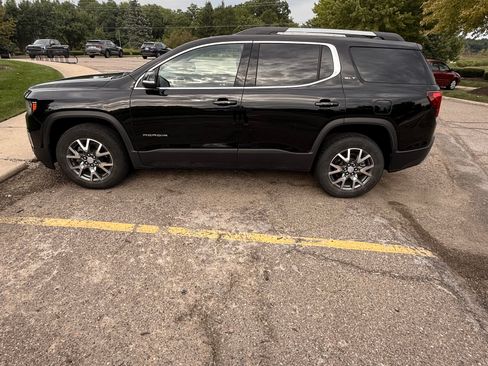 Used 2023 GMC Acadia SLT w/ Preferred Package AWD/4WD image 5