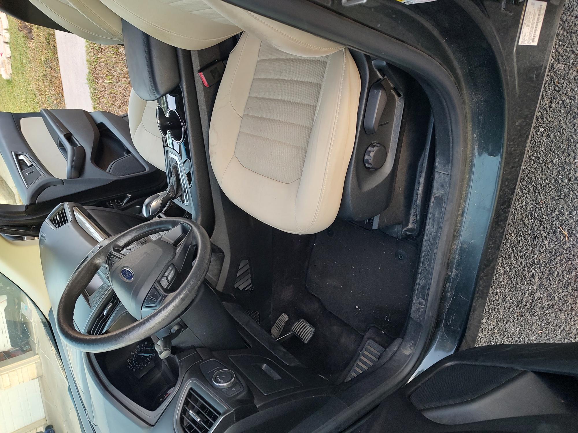 Used 2015 Ford Edge SE FWD image 6