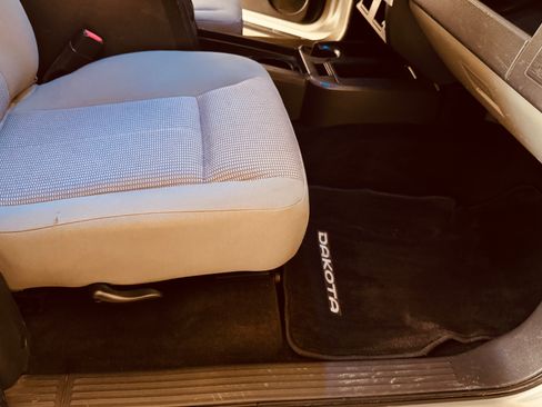 Used 2009 Dodge Dakota Laramie RWD image 22