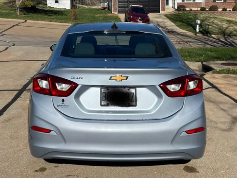 Used 2017 Chevrolet Cruze LS image 5
