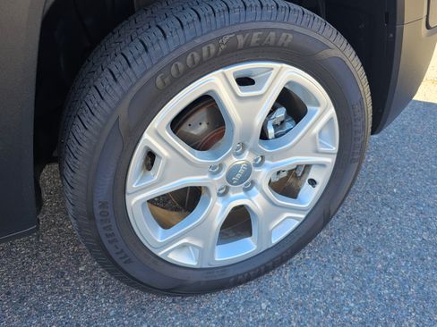 Used 2018 Jeep Renegade Limited w/ UConnect 8.4 Nav Group image 21