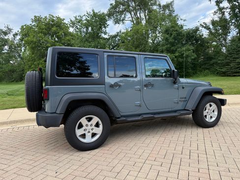 Used 2015 Jeep Wrangler Unlimited Sport w/ Quick Order Package 24S AWD/4WD image 2