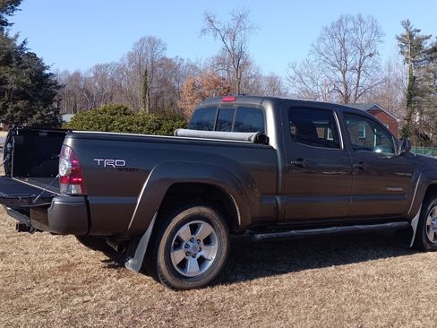 Used 2011 Toyota Tacoma 4x4 Double Cab image 11