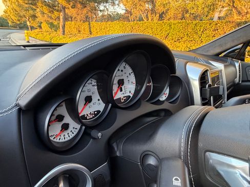 Used 2018 Porsche Cayenne Turbo S w/ Premium Package Plus image 15