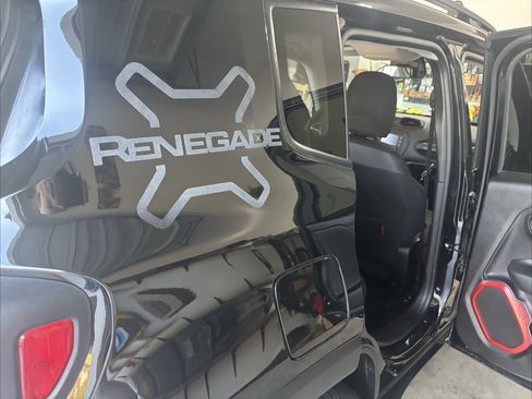 Used 2017 Jeep Renegade Trailhawk w/ Popular Equipment Group AWD/4WD image 5