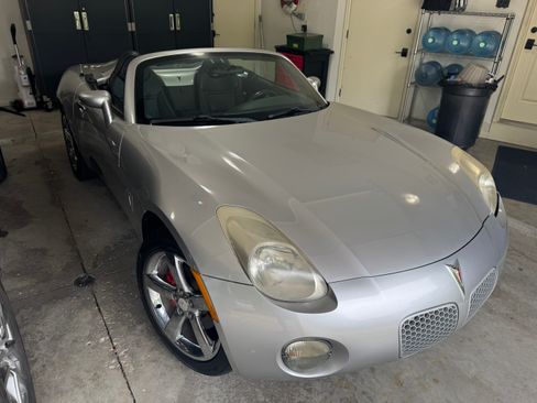 Used 2007 Pontiac Solstice Convertible w/ Premium Package image 10
