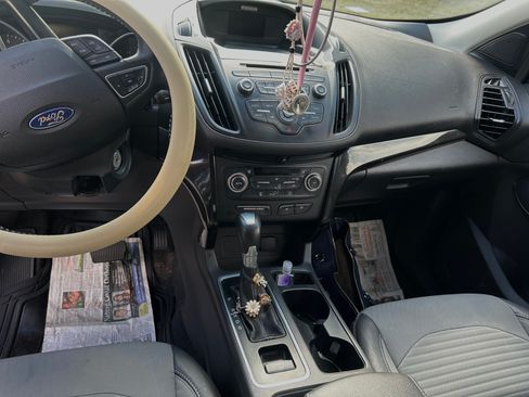 Used 2017 Ford Escape SE w/ SE Sport Appearance Package image 12