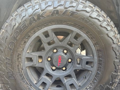 Used 2023 Toyota Tacoma TRD Off-Road w/ TRD Premium Off Road Package AWD/4WD image 18