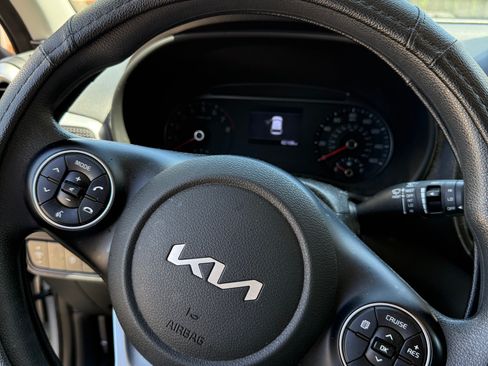 Used 2022 Kia Soul LX image 1