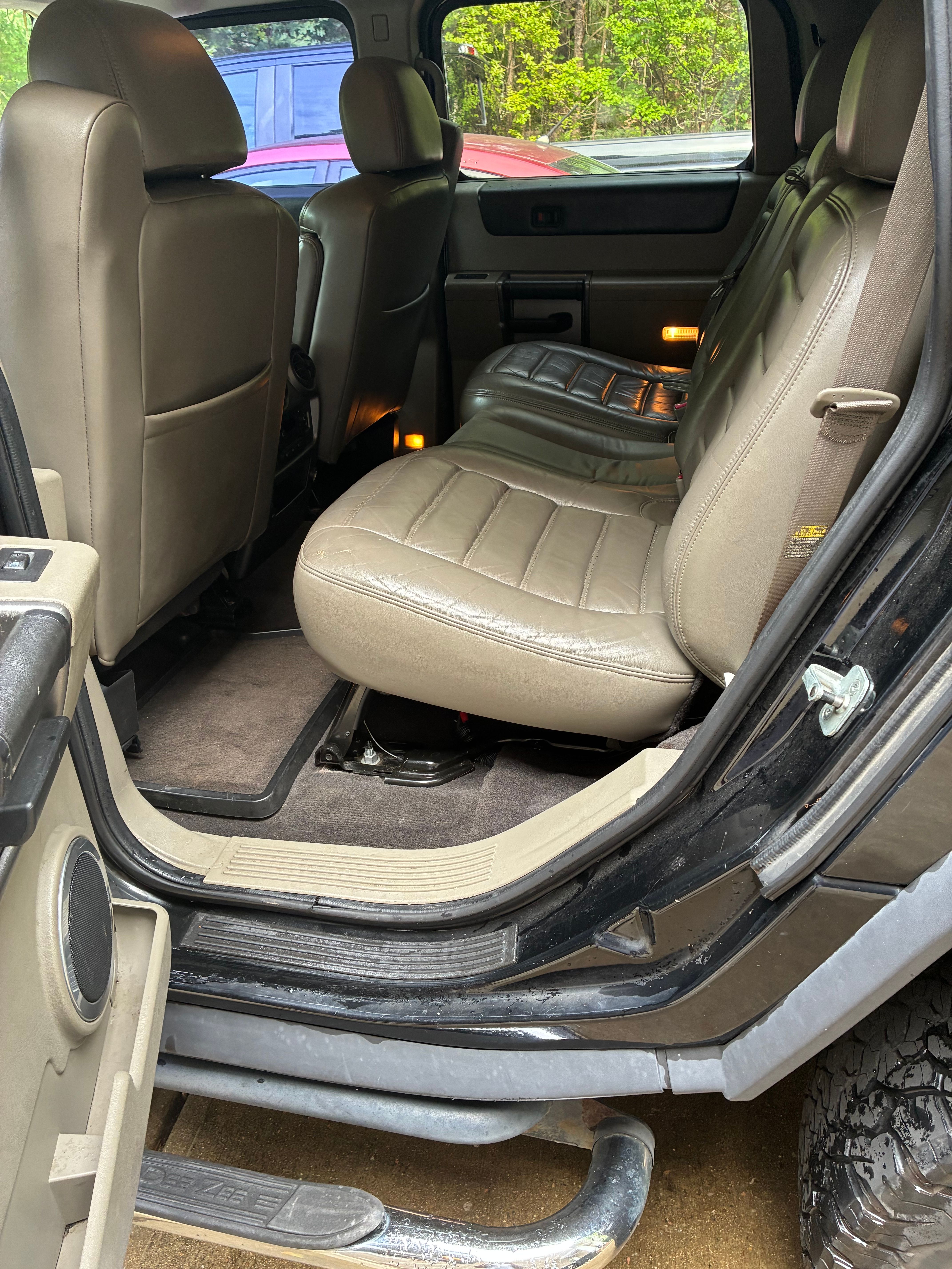 Used 2004 HUMMER H2 w/ Preferred Equipment Group AWD/4WD image 13