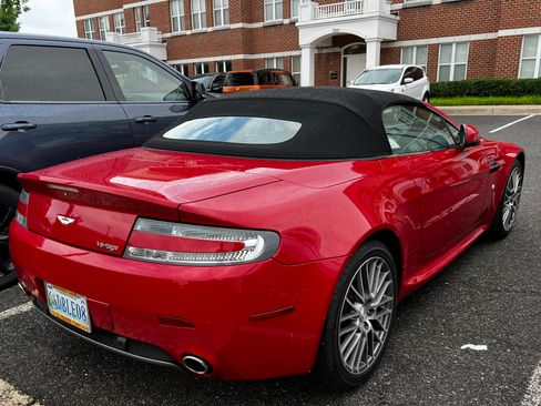 Used 2010 Aston Martin V8 Vantage Roadster image 1