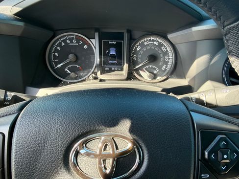 Used 2023 Toyota Tacoma TRD Off-Road AWD/4WD image 11