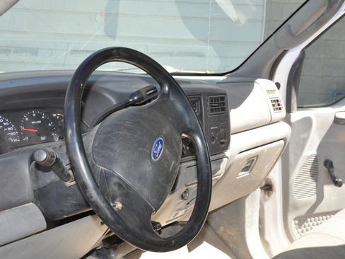 Used 2004 Ford F250 XL image 11